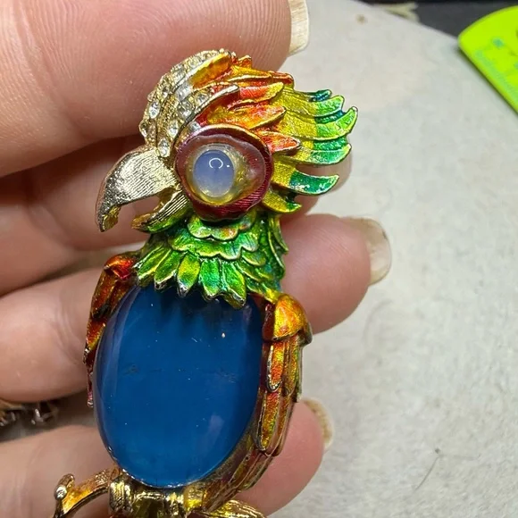Vintage Cockatoo Brooch with Blue Gem signed ART - Picture 7 of 11